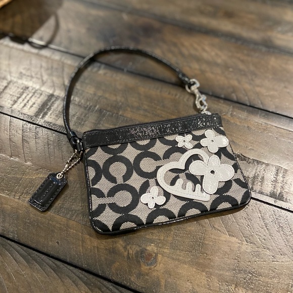 NEW AUTHENTIC Coach Black and White Wristlet with Strap - Picture 4 of 7